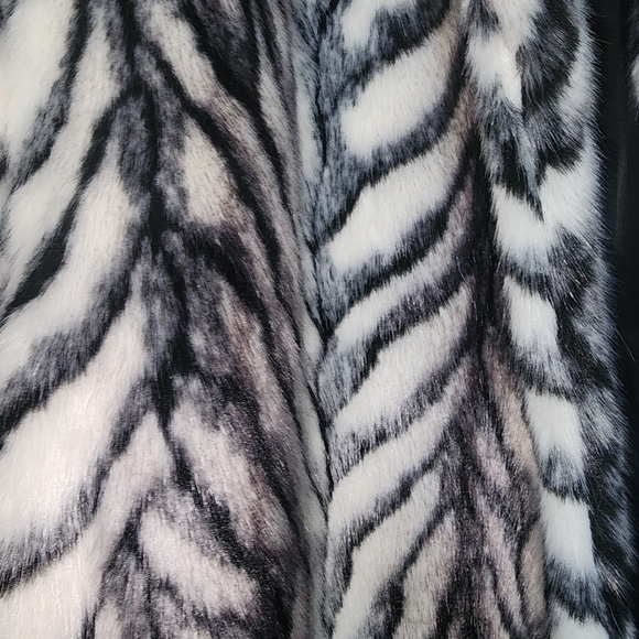 Faux Fux Chevron (Zebra) Coat NWT - Picture 6 of 7